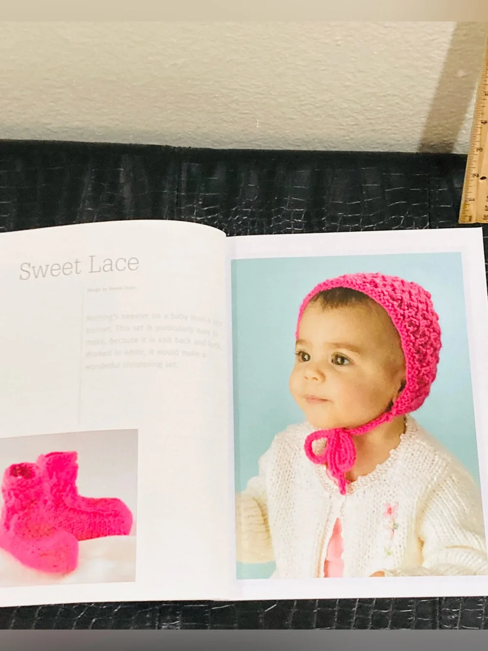 EUC Babyknits Hats & Booties Book